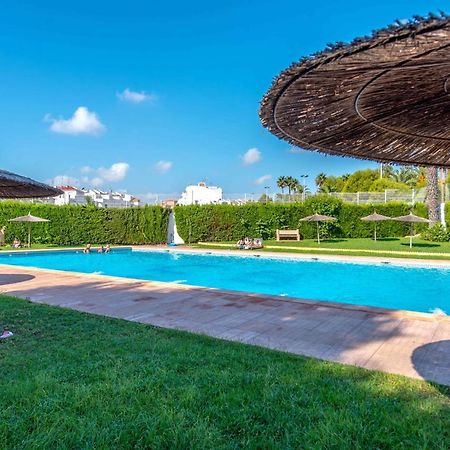 Marina Apartament Торевиеха Екстериор снимка