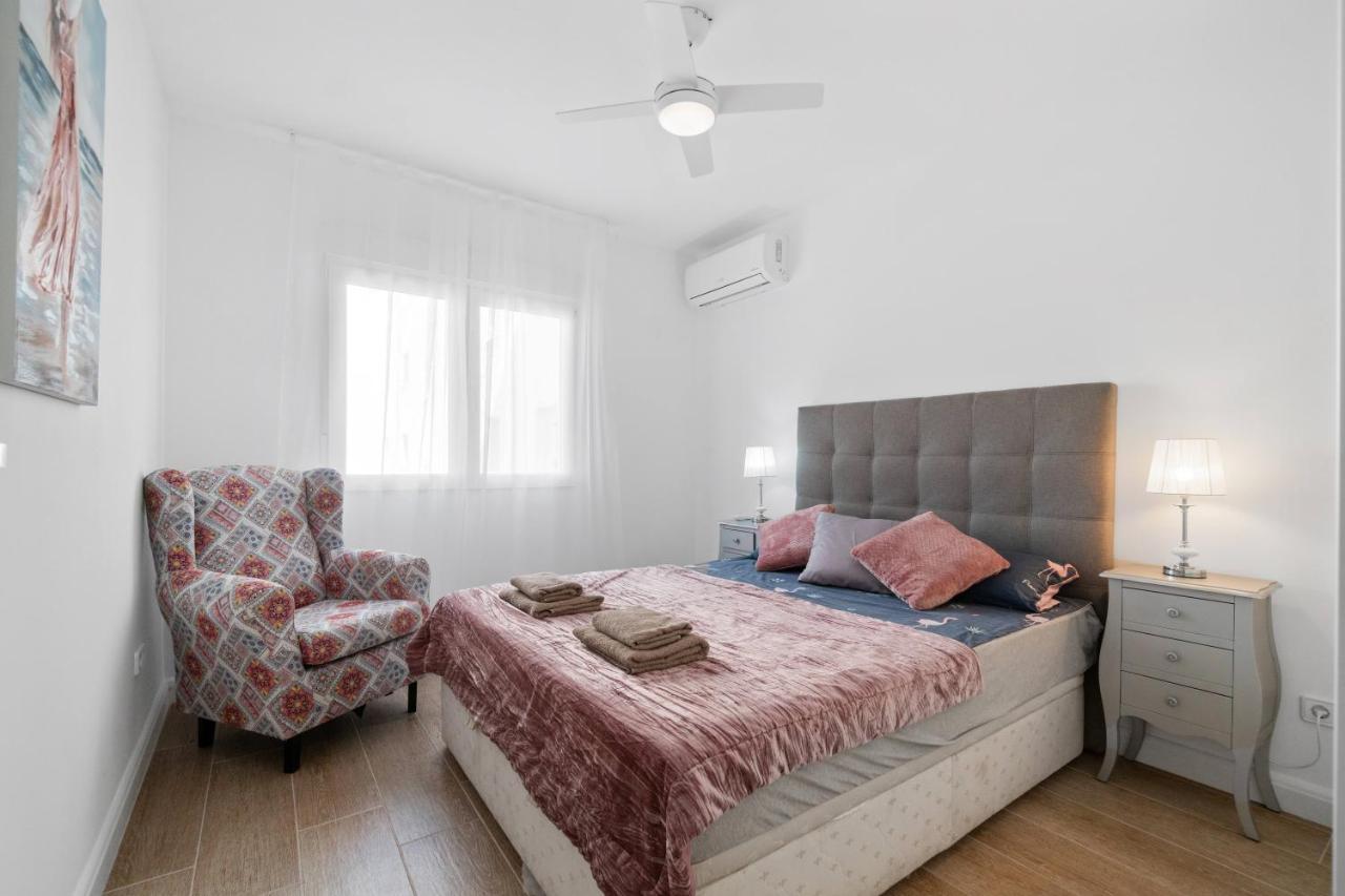 Marina Apartament Торевиеха Екстериор снимка