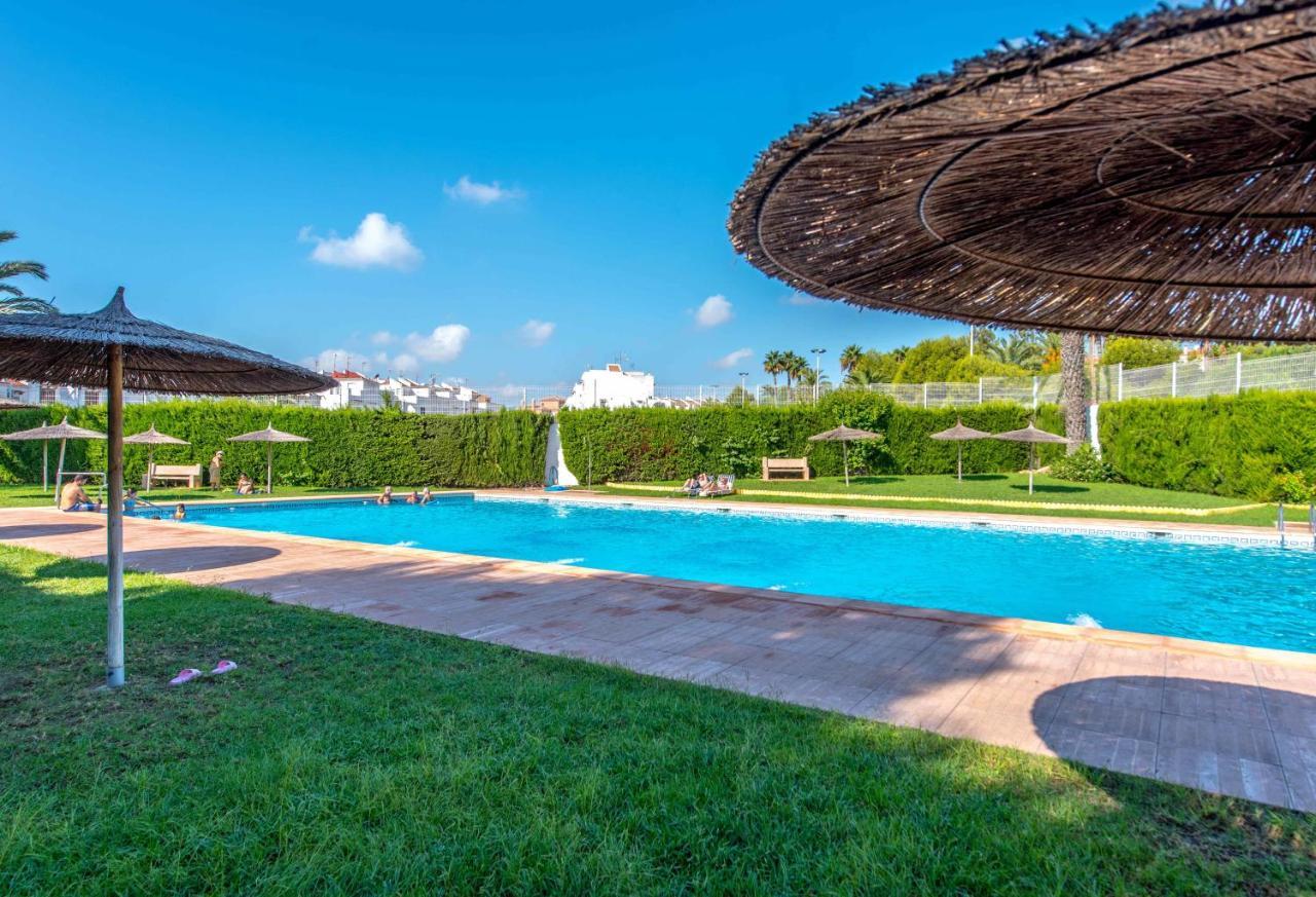Marina Apartament Торевиеха Екстериор снимка