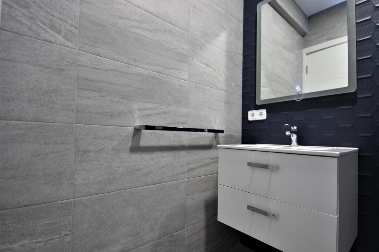 Marina Apartament Торевиеха Екстериор снимка